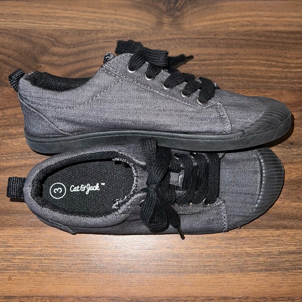 Cat & Jack Gray Canvas Black Laced Low Top Non Slip/Marking Unisex Sneaker Shoe - Picture 3 of 6